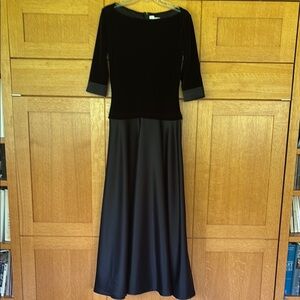 Tadashi Shoji Vintage Black Bateau Neck Gown Cuffed Sleeves Sax Fifth Avenue